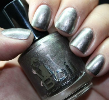 she has evil looks - Boii Nail polish