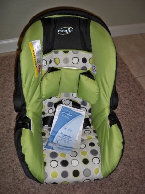 Brand New Evenflo Embrace Infant Car Seat W Base