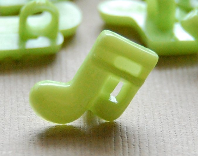 10 Green Musical Note Sewing Buttons