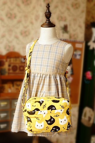 Free Shipping Japanese Kawaii Shoulder Messenger Bag - Cats