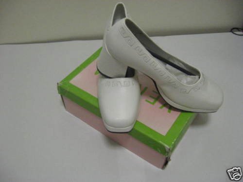 Vanesa White Smooth Ladies Dress Shoes, Size 7
