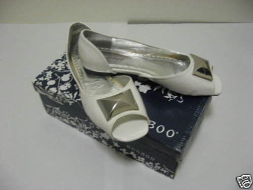 Ladies White Casual FLat Shoes by Bamboo, Size 6