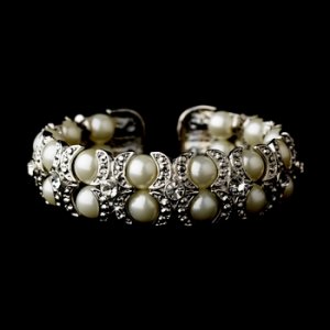 Silver Clear & Cream Coil Cuff Pearl Bracelet 2520