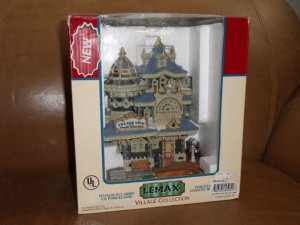 Lemax Caddington Village View Lighted Train Station NEW