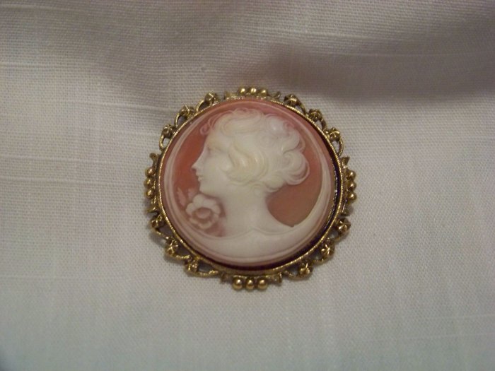 Vintage Round Cameo Brooch