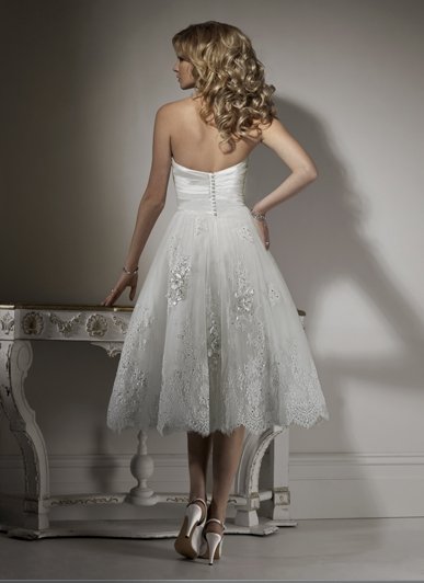 Stunning Appliqued Sweetheart Strapless Knee-length Wedding Dress WM0005