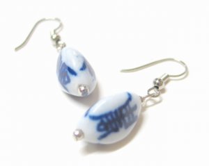 EA34 CHINESE WHITE PORCELAIN HOOK EARRINGS