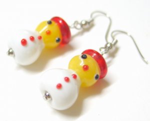 EA39 LOVELY RED HAT SNOWMAN GLASS BEADS HOOK EARRINGS