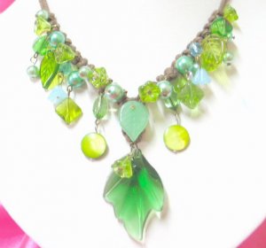 free shipping ~ NB402 GORGEOUS CRYSTAL CLEAR GREEN DANGLE LEAF NECKLACE