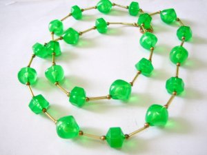free shipping ~  NB1037 GLITZY GREEN LUCITE FASHION JEWELRY NECKLACE 30 INCHES