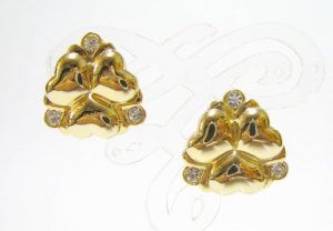 EA483 RHINESTONE GOLDEN PLATAED CLIP ON EARRINGS 0.7in