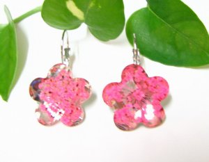 E726 GORGEOUS FLORAL LUCITE PINK HOOK EARRINGS 1.2 in.
