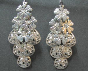 *FREE SHIPPING* E901 RHINESTONE SILVERLY CLIP ON EARRINGS 8cm