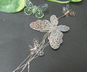 *FREE SHIPPING* E903 CHARMING BUTTERFLY PIERCED EARRINGS