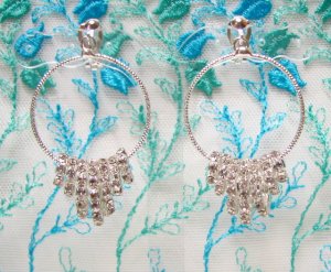 *FREE SHIPPING* E931s Rhinestone Silverly Clip On Earrings 5.5cm Cute!