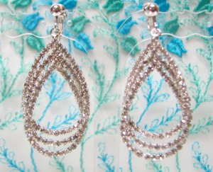 *FREE SHIPPING* E932s Glamorous Rhinestone Silverly Clip On Earrings 5.5cm
