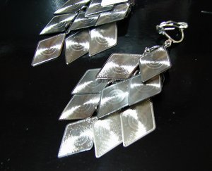 *FREE SHIPPING* E955 Silverly Diamond Shape Clip on Earrings 6cm