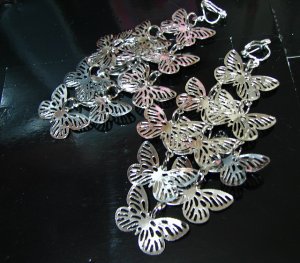 *FREE SHIPPING* E951 Silverly Butterfly Clip On Earrings Charming! 9.5cm
