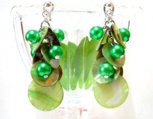 *FREE SHIPPING* E444 Green Shell & Beads Clip On Earrings 6cm cOOl!!