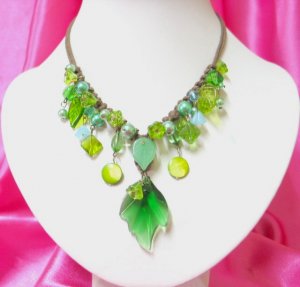 *FREE SHIPPING*NB402 GLASS LEAF PENDANT DANGLE NECKLACE 18 inches
