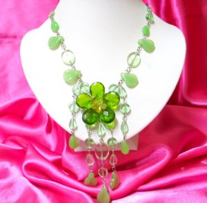 *FREE SHIPPING*NB428 GREEN GLASS & BEADS FLORAL DANGLE JEWELRY LONG NECKLACE 24 in.