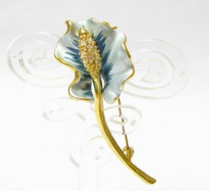 free shipping ~ Rhinestone Blue floral Brooch P47