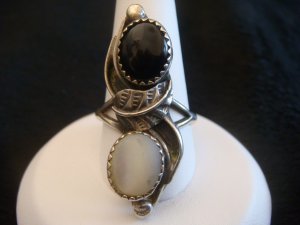 Vintage Native American Sterling Onyx & Moon Stone Ring SZ 7 3/4