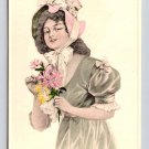 Litho Glamour Woman Holding Flowers Postcard (eH539)