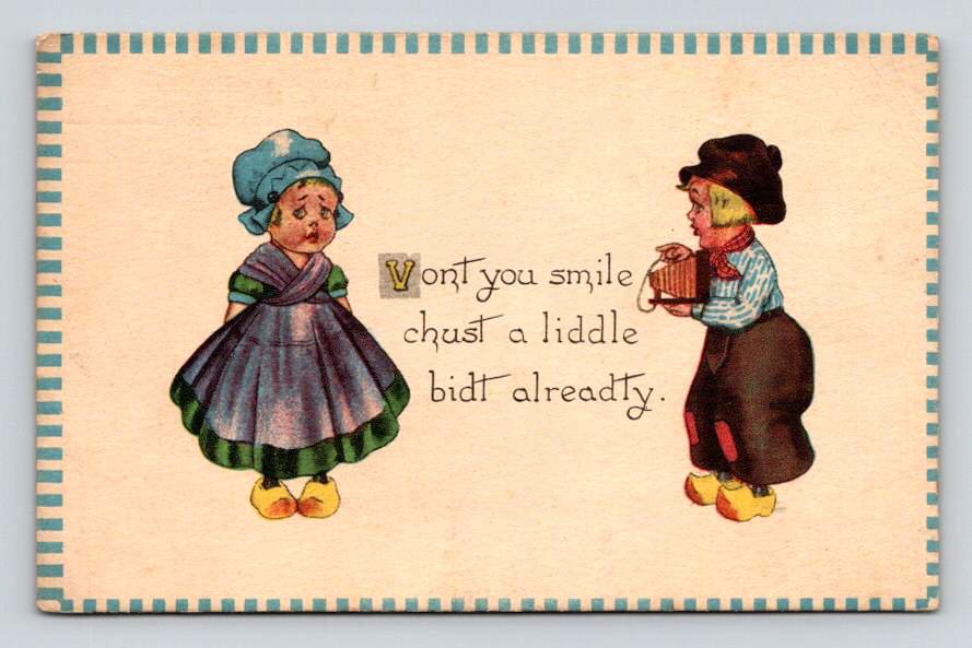 Dutch Children Won't You Smile Chust A Liddle Postcard (eH1135)