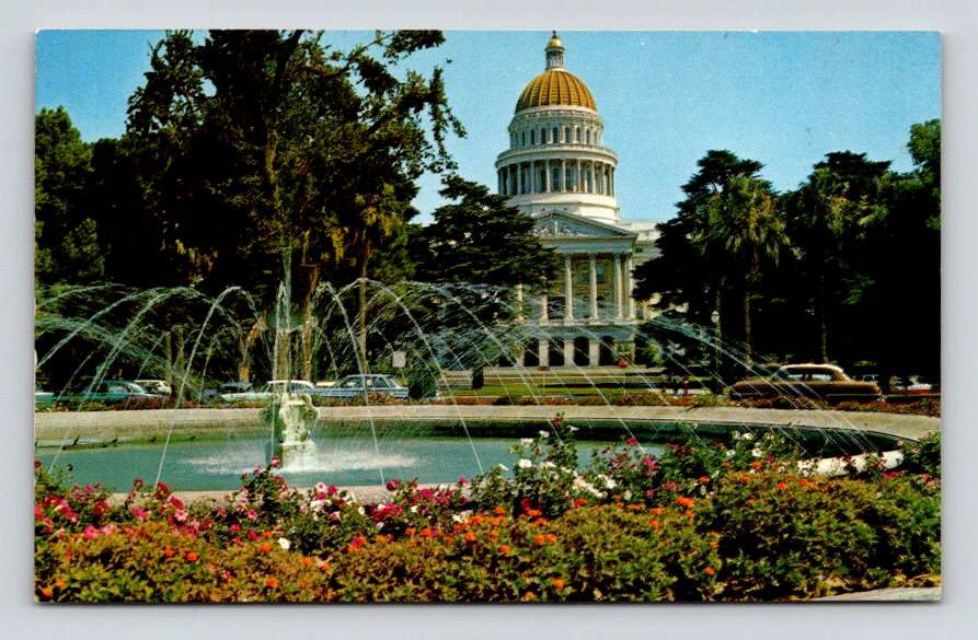 Sacramento California State Capitol and Fountain Postcard (eCL43)