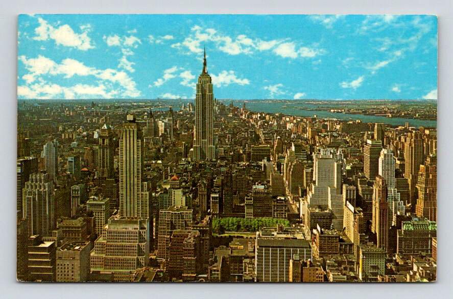 Empire State Building New York City, N.Y - Panoramic Skyline View Postcard (eCL386)