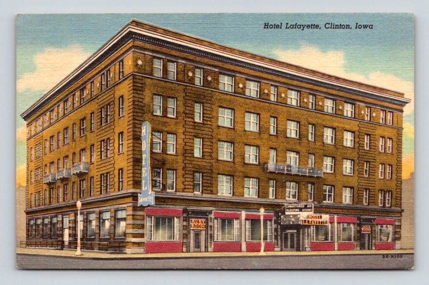 Clinton Iowa Hotel Lafayette Postcard (ecL934)