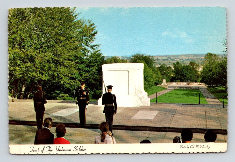 Tomb of the Unknown Soldier Arlington National Cemetery Postcard (ecL978)