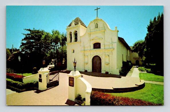 Royal Presidio Chapel of San Carlos de Borromeo de Monterey California Postcard (ecM207)