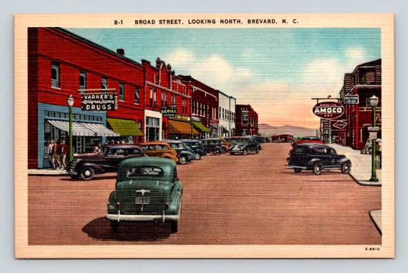 Brevard North Carolina Broad Street - Drugs, Amoco Gas Sign Postcard (ecM270)