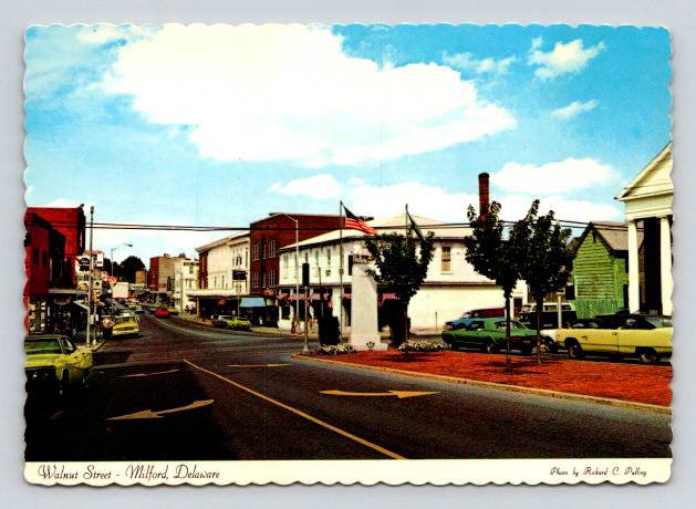 Milford Delaware Walnut Street - Deckled Edge Postcard (ContA-663)