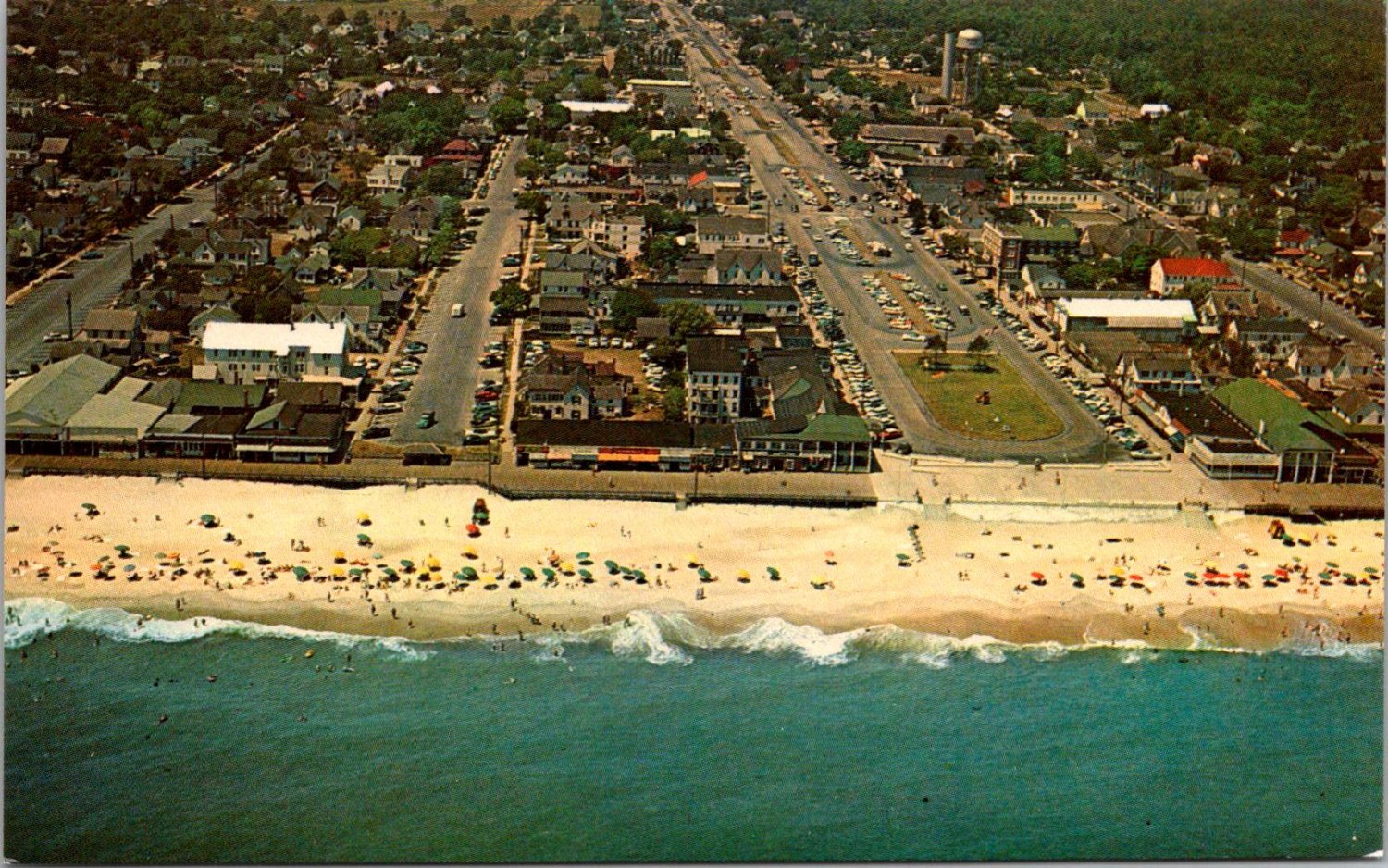 Rehoboth Beach Delaware Beach & Boardwalk, Bathers Postcard (T-283)