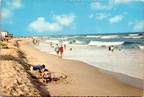 Ocean City Maryland Children Playing in Sand, Bathers, Surf -Postcard (ContC-131)