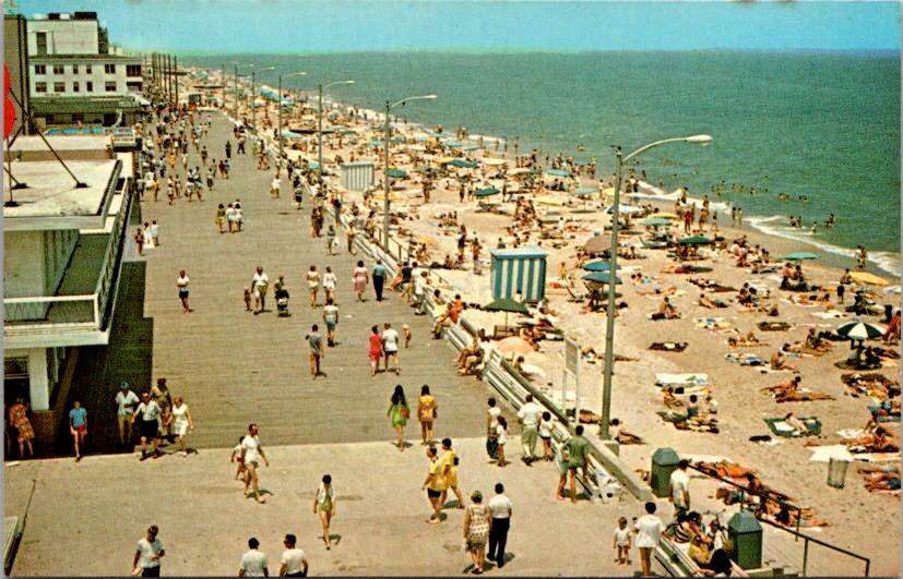 Rehoboth Beach Delaware Boardwalk Looking North Postcard (T-755)