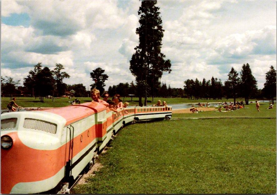 Postcard Guelph Ontario, ON - Riverside Park Train Canada (ContC-153)