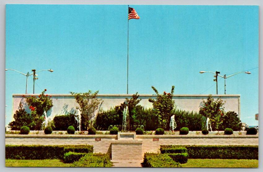 Lot of 2 Rehoboth Beach Delaware Fountain Postcards (V-446A)