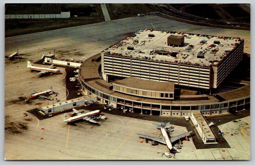 Toronto Canada International Airport Postcard (W-391)