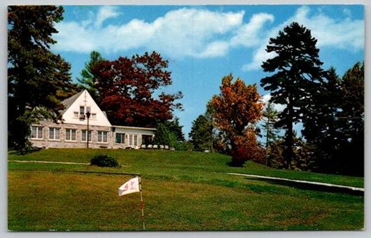 Hendersonville North Carolina Club House, Golf Course Postcard (X-370)