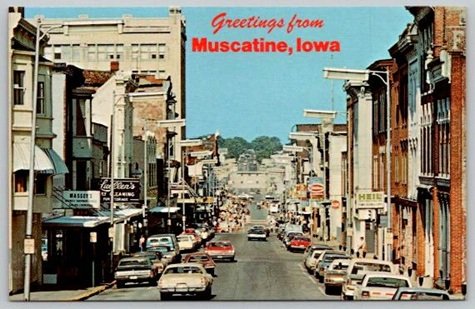 Muscatine Iowa Yellow Greetings From Second Street Business District Postcard (Y-356)