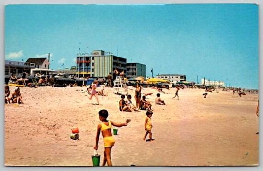 Rehoboth Beach Delaware Atlantic Sands Motel, Sand Pails & Children Postcard (Z-572)