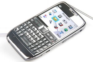 2.2" TFT LCD 4 Band 2 SIM 2 Standby QWERTY Keyboard Cell Phone+ JAVA+ WiFi E71W