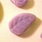 Leaves Curve 25 Lavender Glass Beads