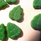 Leaves 25 Kelly Green Glass Beads