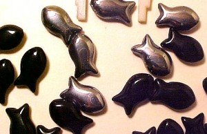 Fish Cracker Style 12 Black and Silver Mini Glass Beads
