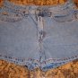 LEVI SHORTS SIZE 7 JR